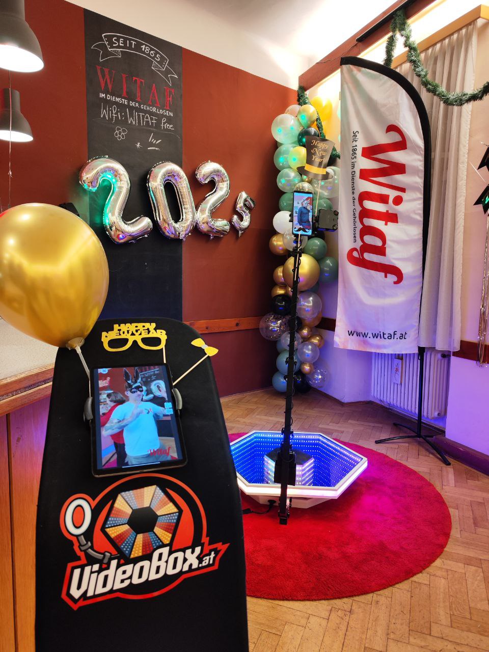 360°-Videobox mit Plattform und Kameraarm im Veranstaltungseinsatz