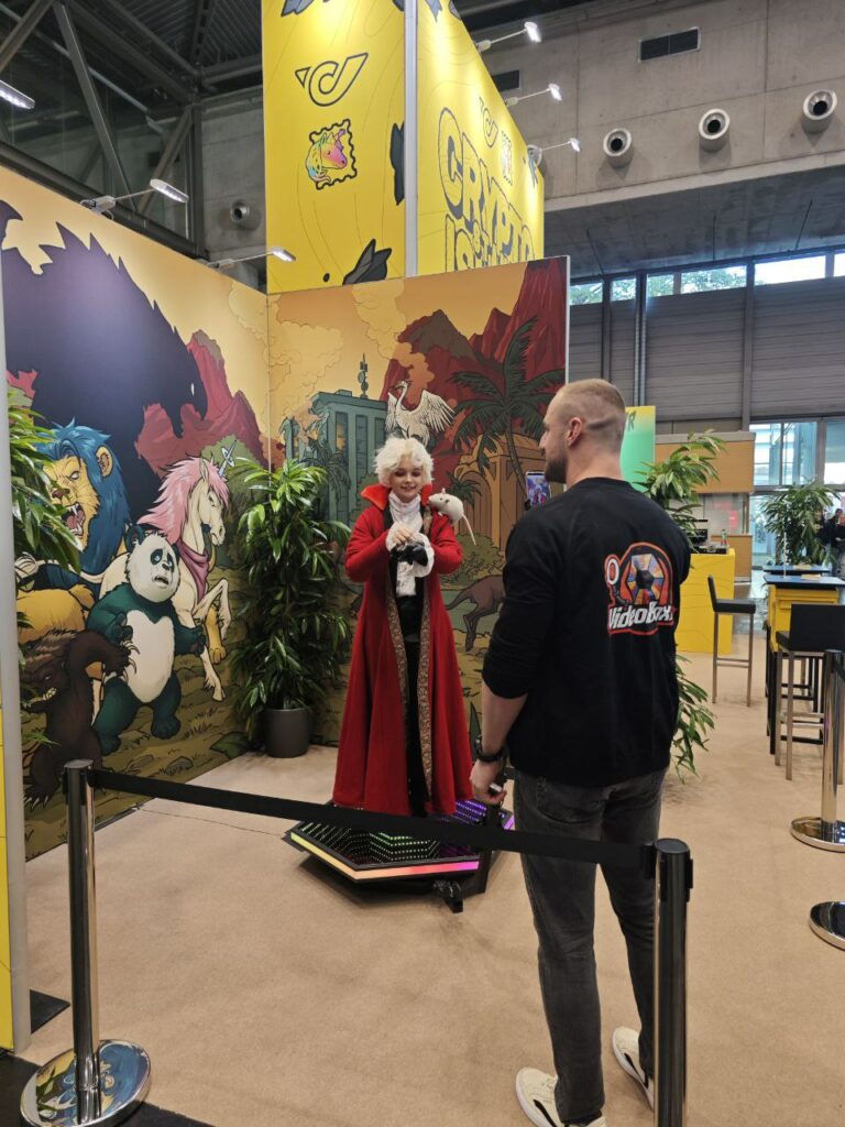 Wenn ihr ein aufregendes und unvergessliches Element zu eurem nächsten Firmenevent hinzufügen möchtet, zögert nicht, bei **VideoBox.at** nach unserer 360 VideoBooth zu fragen. Lasst uns gemeinsam dafür sorgen, dass euer Event in Erinnerung bleibt!